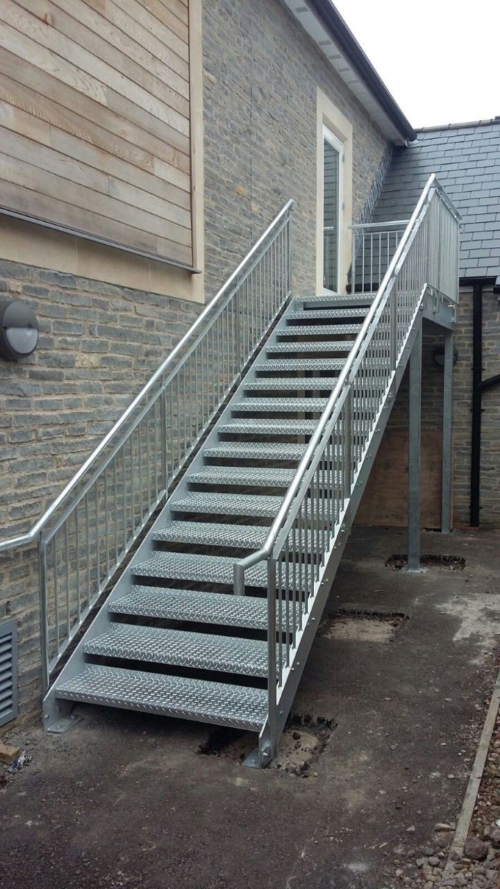 سلم حديد خارجي مقاوم للصدأ