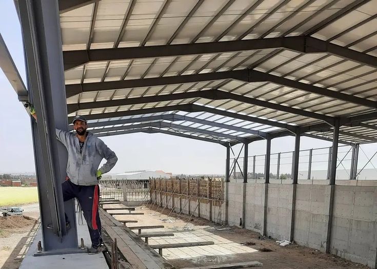 أعمال تركيب أسقف شينكو للهناجر.