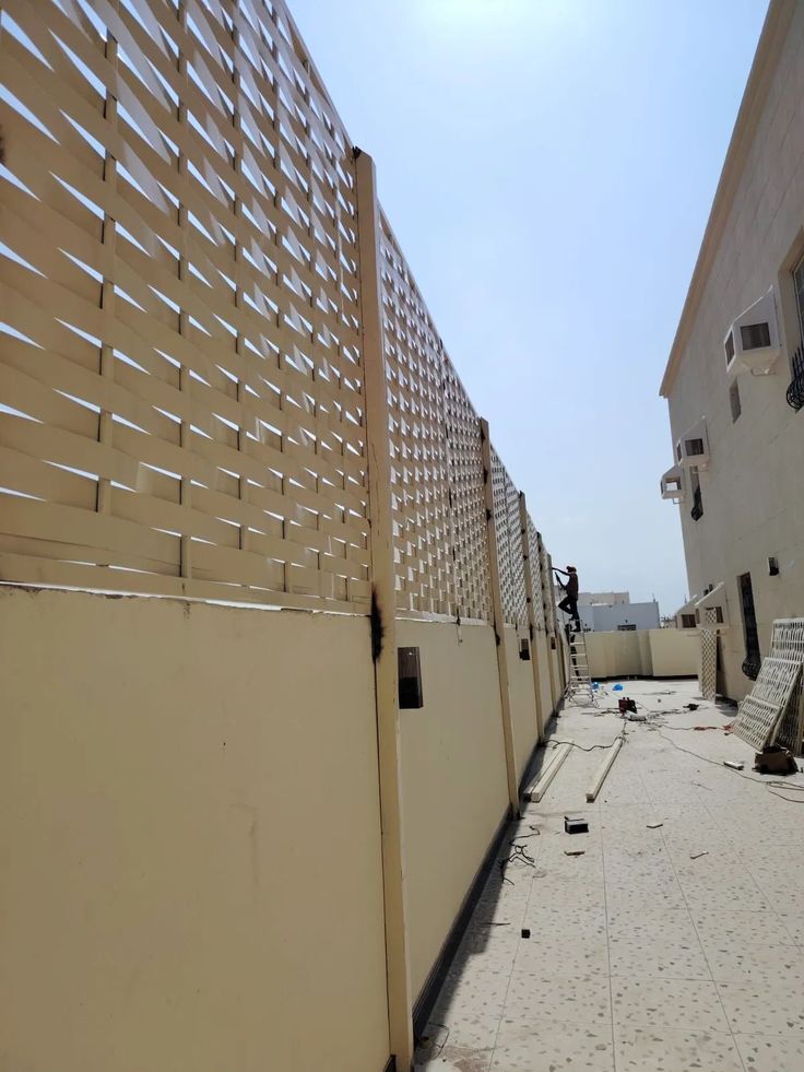 سواتر حديد حديثة في حي الرمال الرياض