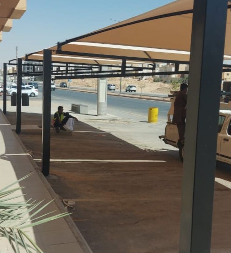 مظلات سيارات خارجية مقاومة للعوامل الجوية.