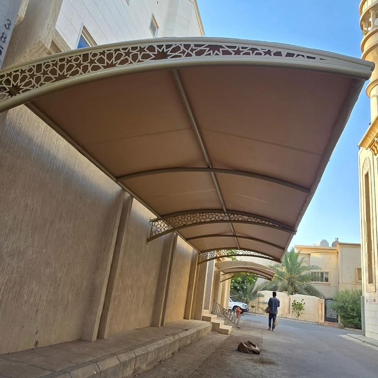 مظلات فرنسية فاخرة للمداخل الخارجية في الرياض.